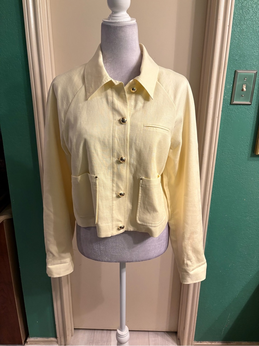 Elie Tahari Soft Pale Yellow Button-Front Cropped Jacket